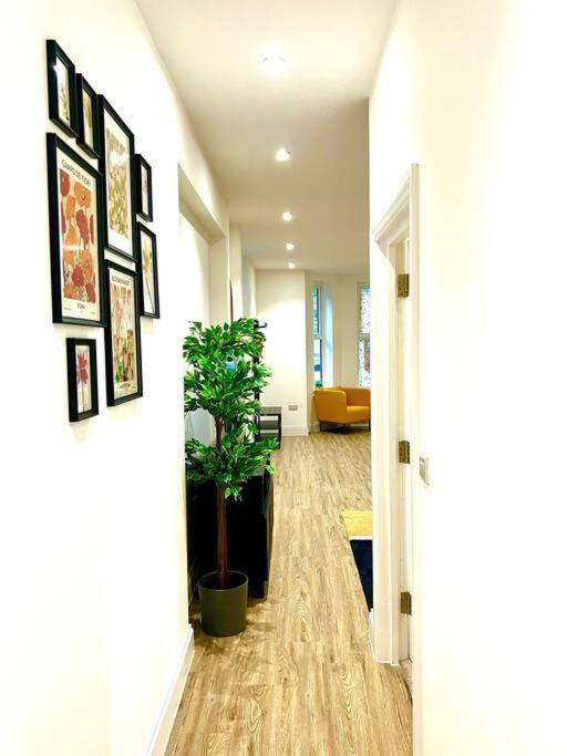 Brand New Apt - Beach Breeze Spacious 1-Bedroom Apartment With Parking - Sleeps 4 Ppl- Internet Bornemouth Extérieur photo