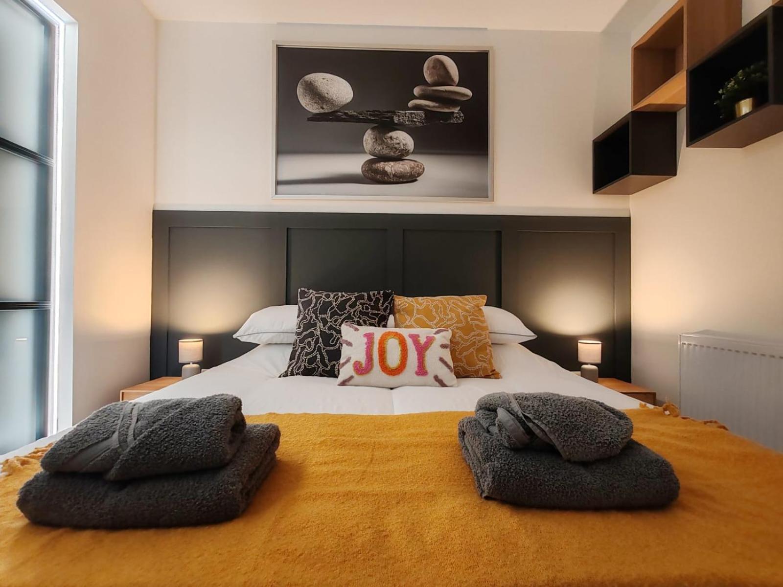 Brand New Apt - Beach Breeze Spacious 1-Bedroom Apartment With Parking - Sleeps 4 Ppl- Internet Bornemouth Extérieur photo