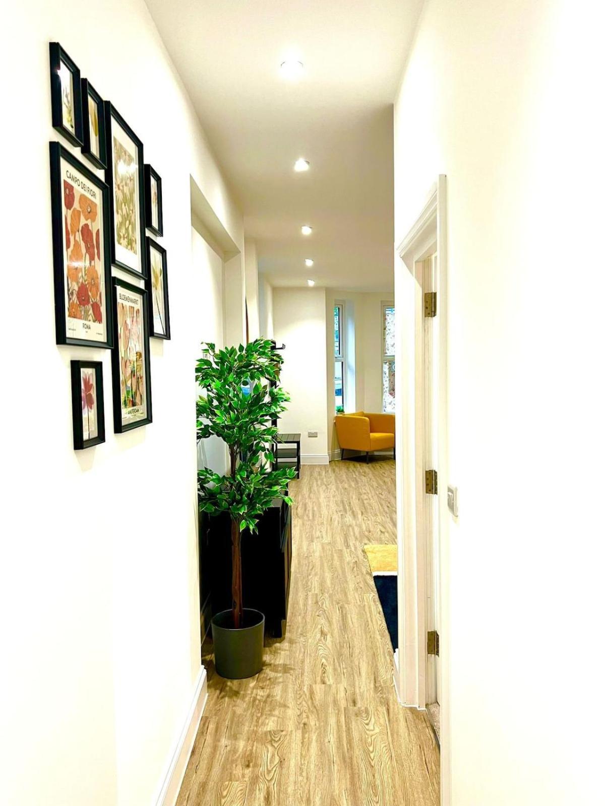 Brand New Apt - Beach Breeze Spacious 1-Bedroom Apartment With Parking - Sleeps 4 Ppl- Internet Bornemouth Extérieur photo