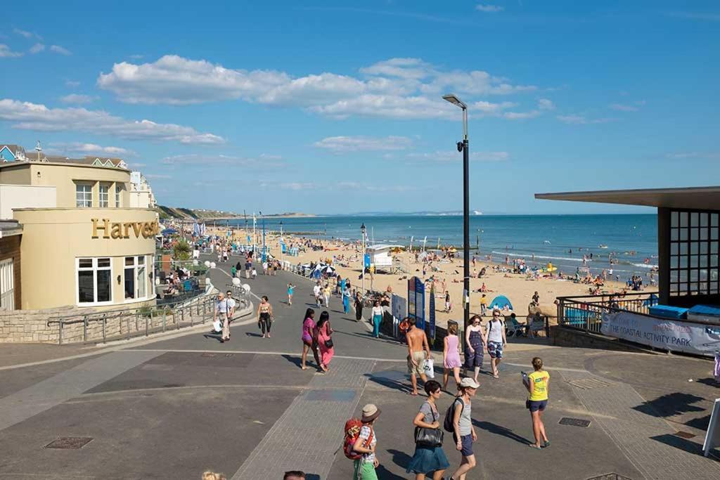 Brand New Apt - Beach Breeze Spacious 1-Bedroom Apartment With Parking - Sleeps 4 Ppl- Internet Bornemouth Extérieur photo